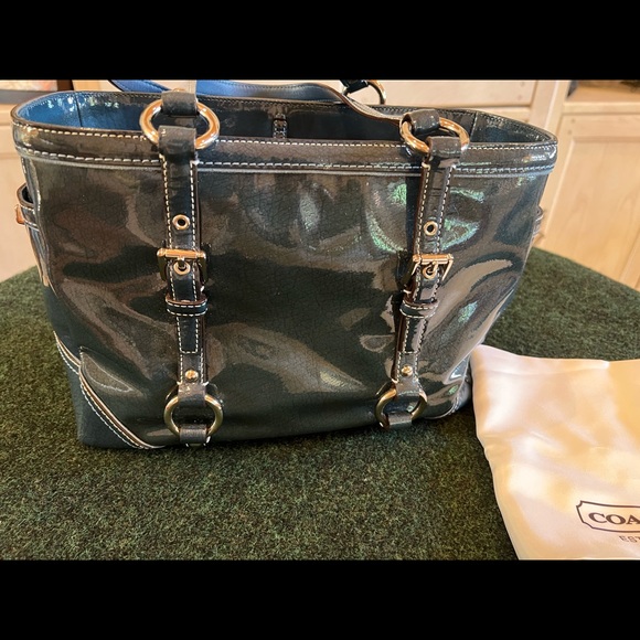 Coach patent leather small tote - Picture 3 of 8